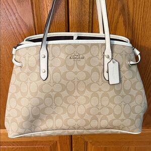 Coach - #F57482 - Beige & Cream Signature Shoulder Bag